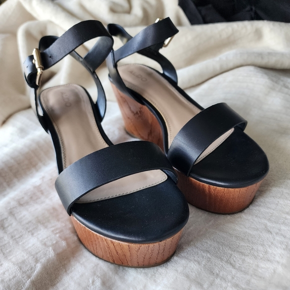 EUC ✅️ Wedge Sandal - Picture 2 of 5